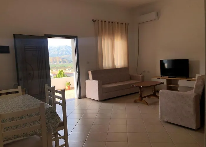 Xhulio's Apartamento *